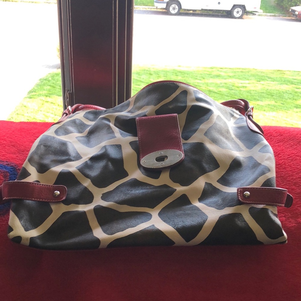 No brand name just cheap purse